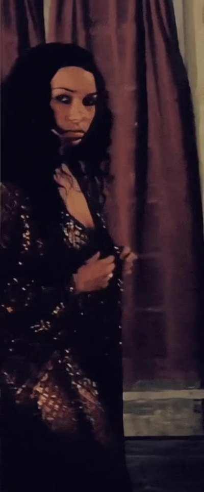 Jessica Parker Kennedy's perfect thick body is mouth watering