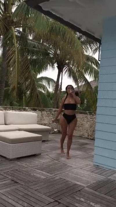 love to see her walk away