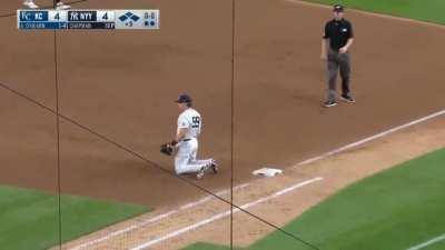 [Highlight] Ryan O’Hearn hits a check swing infield single to give the Royals lead