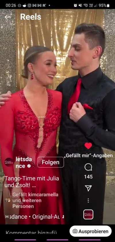 Tja, was soll man da sagen... Julia in Rotem Kleid ist einfach Sexy.