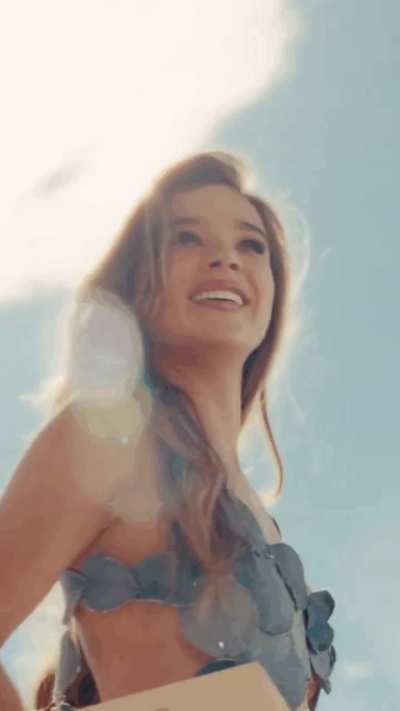 Hailee Steinfeld latest