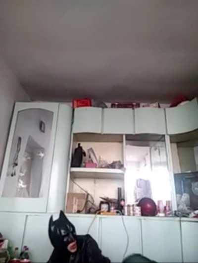 Batbloke fucking dies from smoking uranium who cares