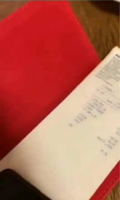 Türkiye'yi ziyaret eden turistler, Türk Lirası ile burnunu sildi.