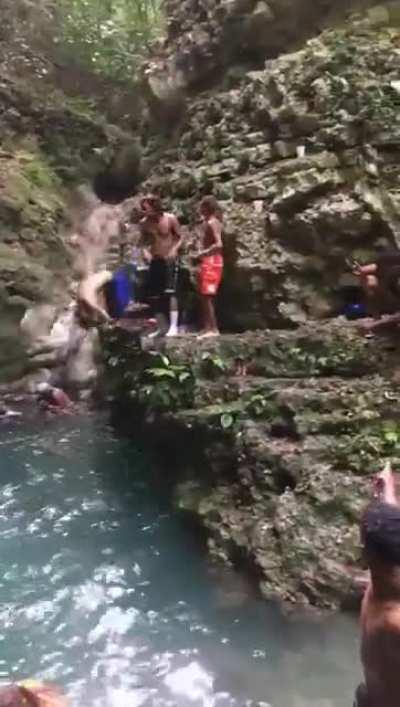 to jump or to be jumped