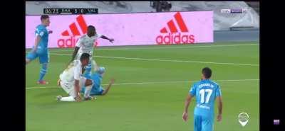 Unreal commentary on Benzema’s 2nd of the day. Hala Madrid!