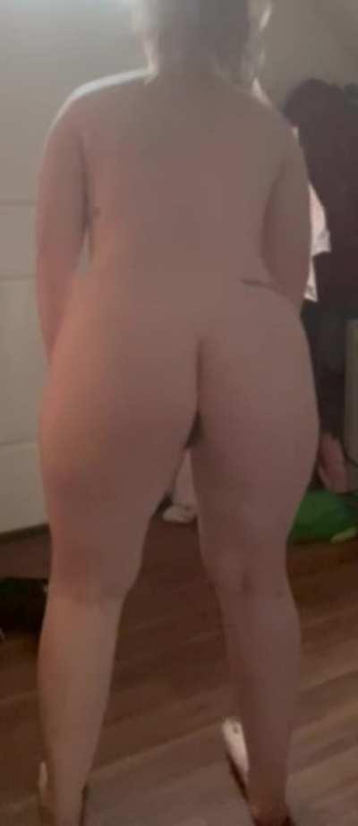 Just some Post-work anal bead squats [F]