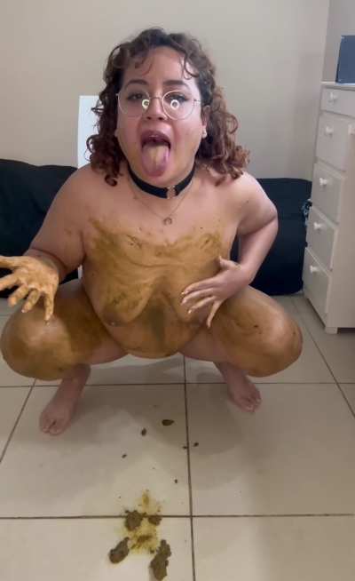 U want to taste mommy’s poop too ?
