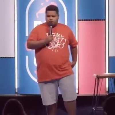 É engraçado pq ele é gordo