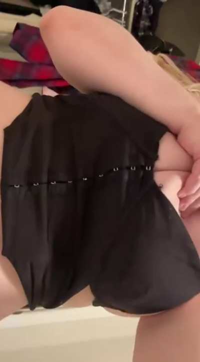 How's this for busty ? 18 and proud of my build :)