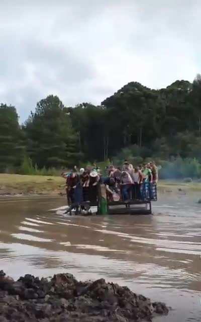 A lot of Idiots. Too bad they choose that music... [Brazilian Russia AKA Paraná state]