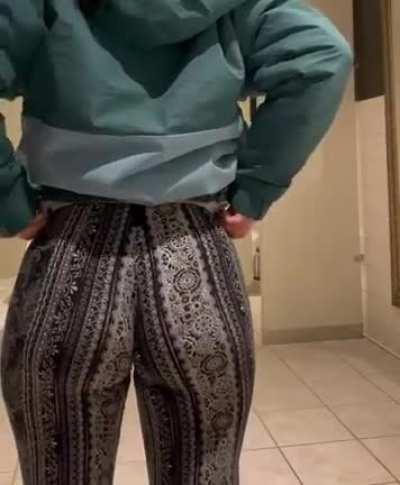 Wait for my ass to jiggle !