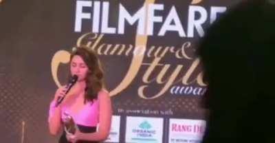 Exclusive footage of Alia winning Filmfare 2024