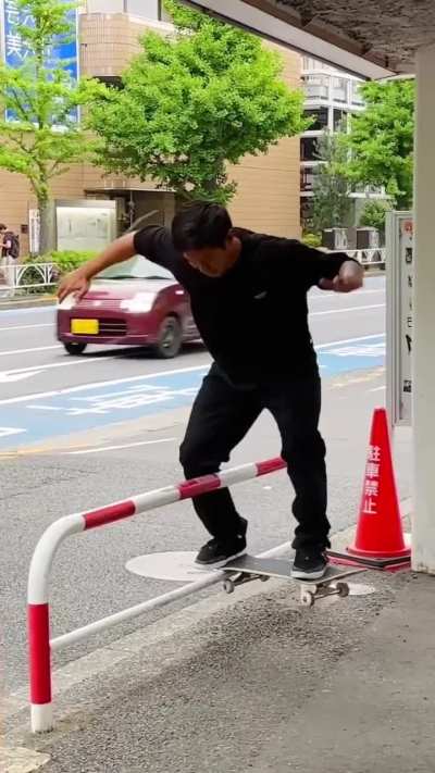 I can't even do those tricks without a rail (source link in description)