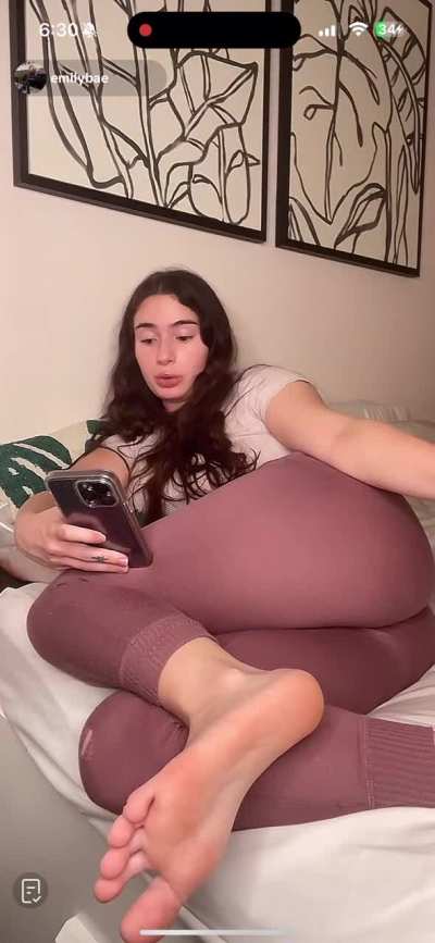 emilybae523 soles live now