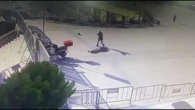 Turkish Policeman kills 2 Pkk/Ypg members who attack a courthouse in Turkey.