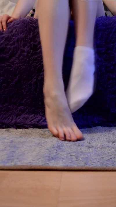 Please someone rub my soles