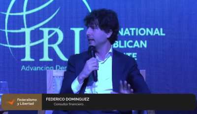 La clave es el superávit fiscal intertemporal. Los períodos de mayor prosperidad en la historia Argentina fueron aquellos en los que la política no tuvo la capacidad de emitir dinero. El BCRA se capitalizó y esa capitalización constante es la que, en algú