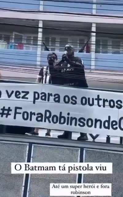 Batman contra a diretoria fuleragem.