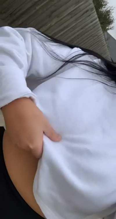 Flashing my tits on my morning walks is so fun 😍