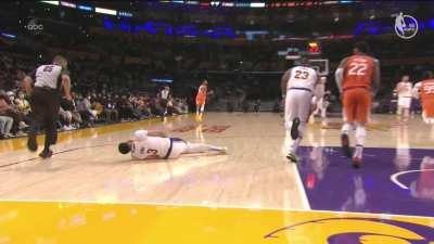 [Highlight] AD goes down at the end of the first half clutching his left leg. Has not returned for the start of second half.