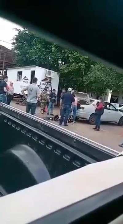 Se quedaron con sed: En el paso fronterizo entre Posadas y Encarnación, las autoridades paraguayas solicitaron a una mujer que entregue la mercadería que había adquirido en Argentina, indignada, prefirió romper las botellas del vino