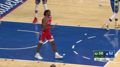 [Highlight] Maxey rolls his ankle during the drive and tries to walk it off