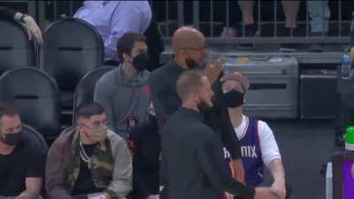 [Highlight] DeAndre Ayton didn't think he committed a foul, was waving his finger for begging for a review. The refs did an automatic review and gave him a flagrant foul.