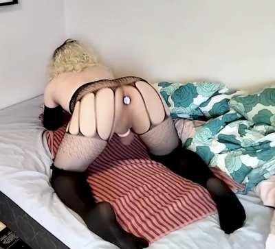 How is my sissy mating dance?