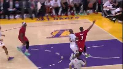 [Highlight] 2013 Christmas Game. The Miami Heatles team doing their daily fan service, as LeBron destroys his future team with both hands