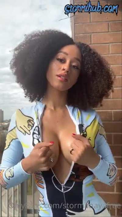 I'll wrestle 12 alligators for this bitch yall she so 🔥