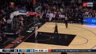 [Highlight] Brooklyn-born Jose Alvarado gets the steal, finishes the layup, then talks to some fans in the Garden. He has 6 points, 2 steals and 2 assists in his first 6 minutes.