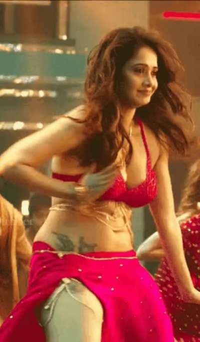 Nushrat Bharucha ka Chucha uchhalte hue 🍒
