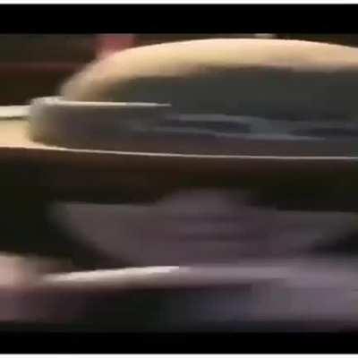 Moai cuando ve al Cristian