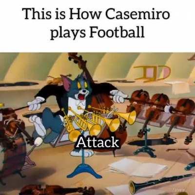 Casemiro jogando...