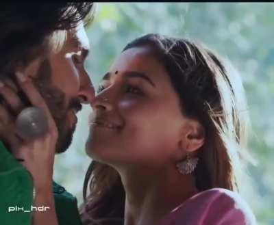 Alia bhatt milky back 🥵