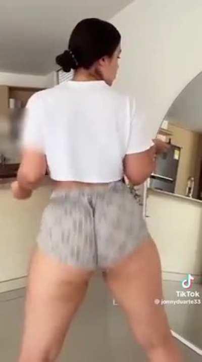 Latina shaking’ ass