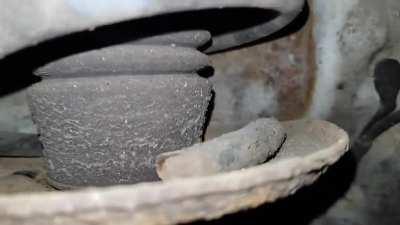 Does this front coil look snapped or the end is very rusty?