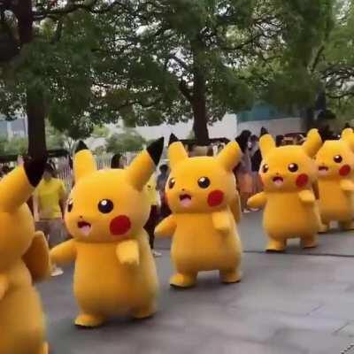 Eurovision fans this year 🖖