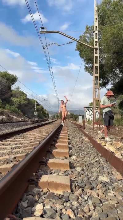 Took my married friend out for a walk and got completely naked – he tried so hard not to look 😂 but let’s just say he didn’t always succeed