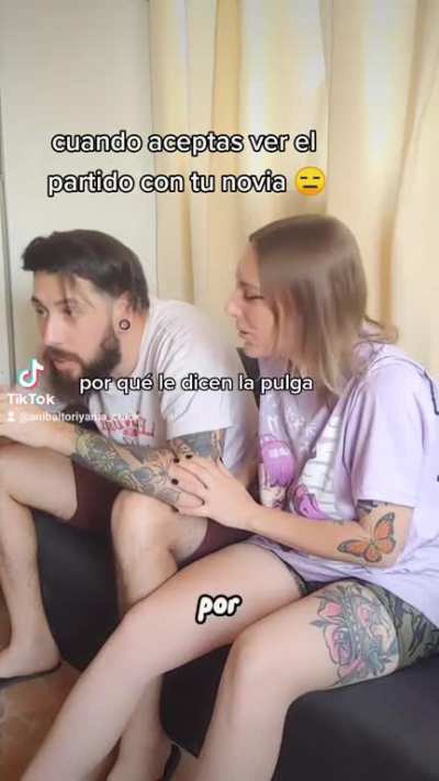 Cuando ves el partido con tu novia 😑
