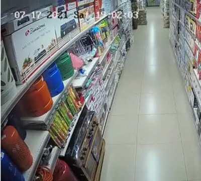 Allowing a 9 year old roam a supermarket unsupervised