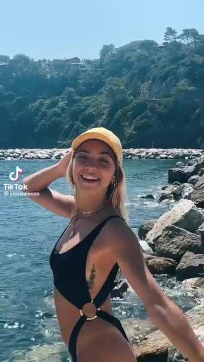 Alessia Lanza lingua 👅+culo🍑