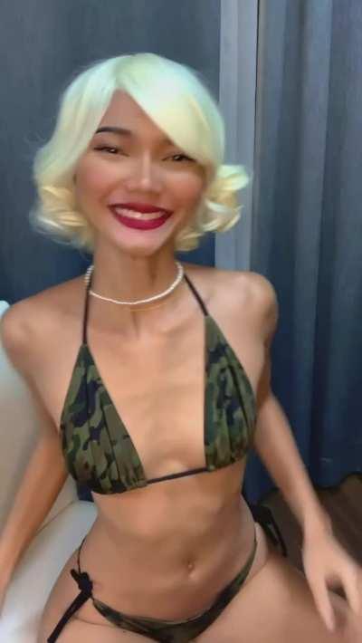 ever fucked a busty girl with glasses? do you want to? ??