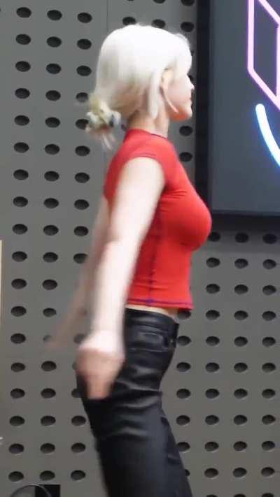 Bouncy Jeon Somi 🔥