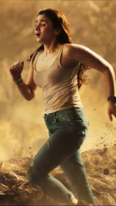 Alia Bhatt in this top🥵