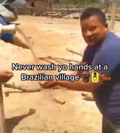 Lavo a cara com merda