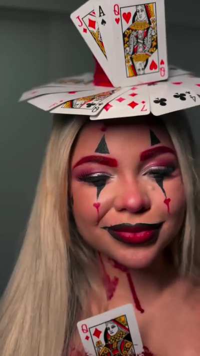 Treyce adora se fantasiar exibindo a raba 🤤