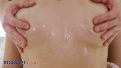 Sexy Ukrainian model has romantic orgasm after pussy eating