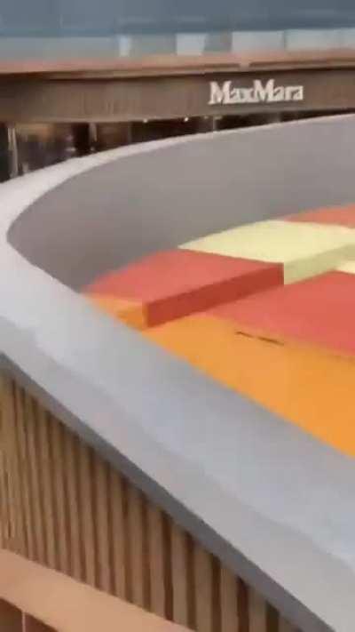 Shooting between military and armed civilians at Plaza Andares, one of the busiest malls in Guandalajara, Mexico. At least 1 confirmed dead and 6 injured.