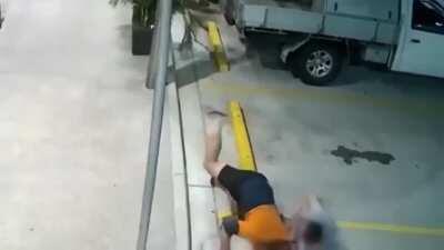 Grandma tackles man that stole her purse.